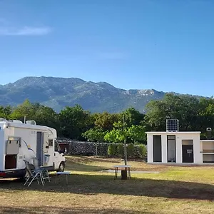 Dolovi , Obrovac Croazia